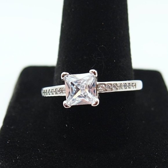 Fine Jewelry Jewelry - Stunning Princess Cut 1.00ctw Bridal Ring